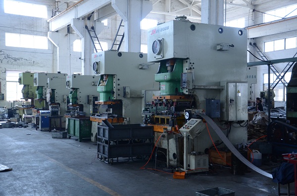 系列冲床（16吨到300吨） series stamping machines