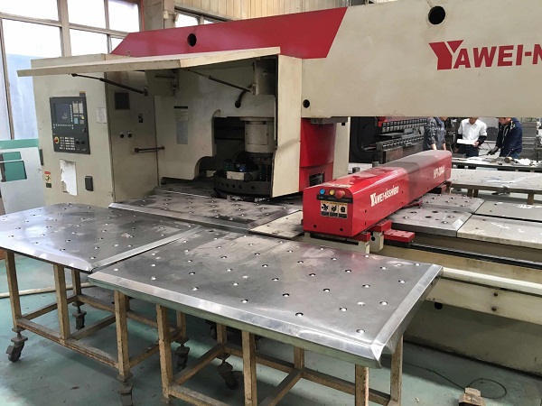 转塔式冲床Turret punch press