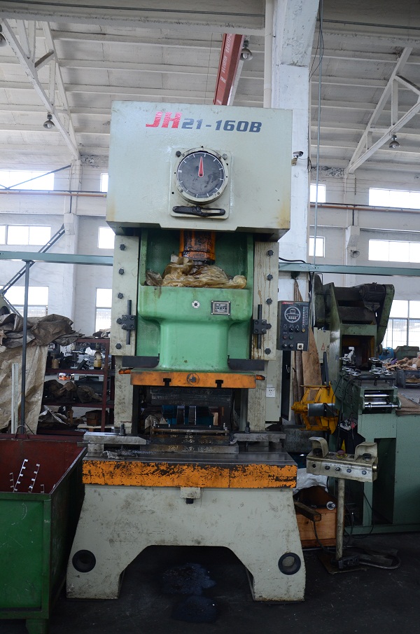 冲床特写Stamping machine
